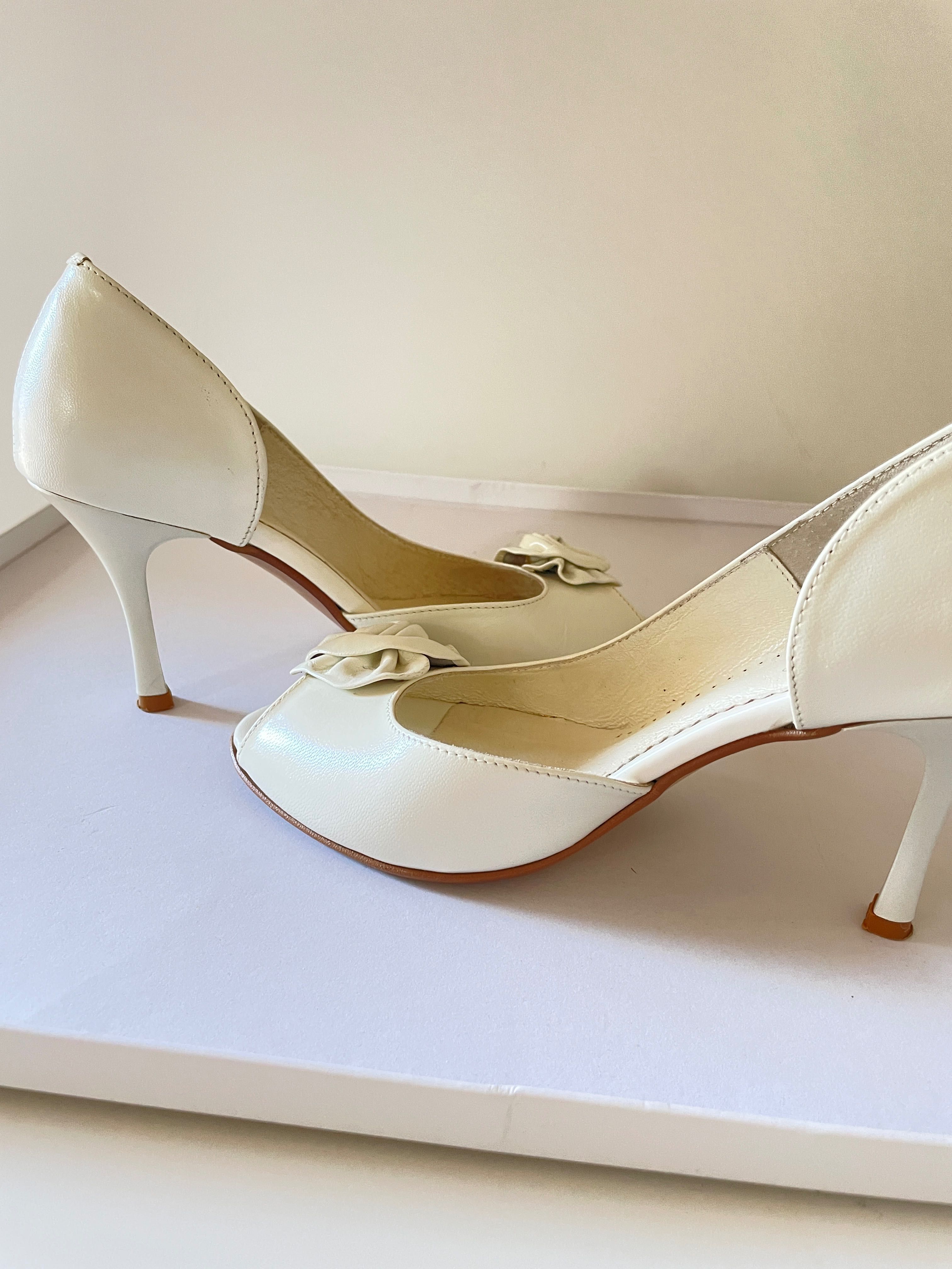 Buty ślubne szpilki skórzane ecru jasne rozmiar 36