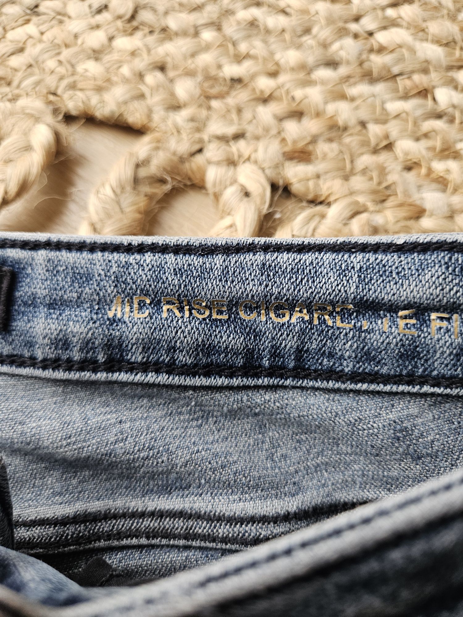 Massimo Dutti – jasne jeansy damskie  slim fit z bawełny, rozmiar S