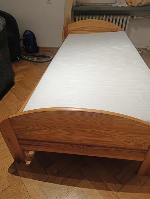 Łóżko drewniane z materacem 70
