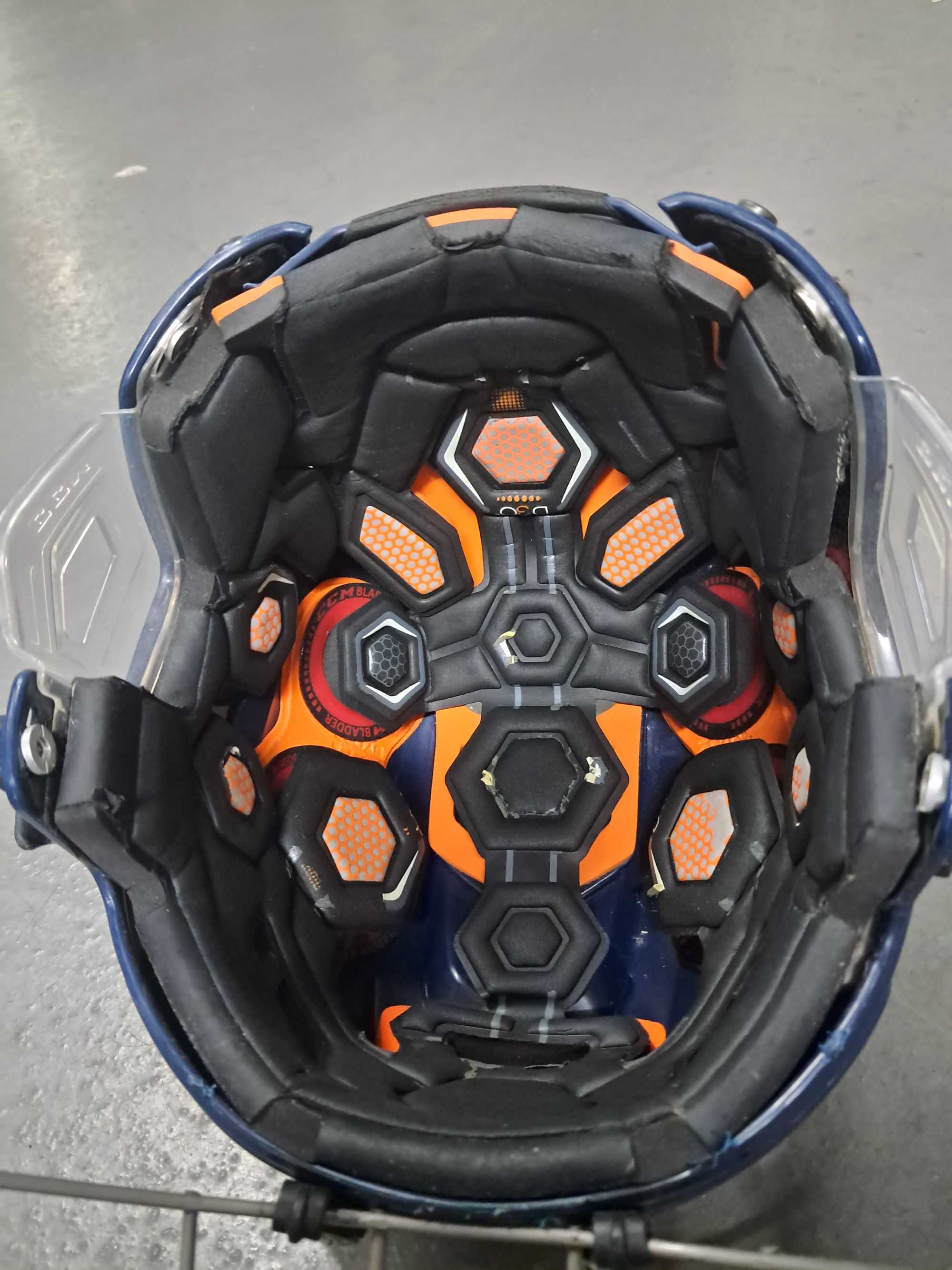 Capacete de guarda-redes de hóquei em patins tamanho M de Titânio