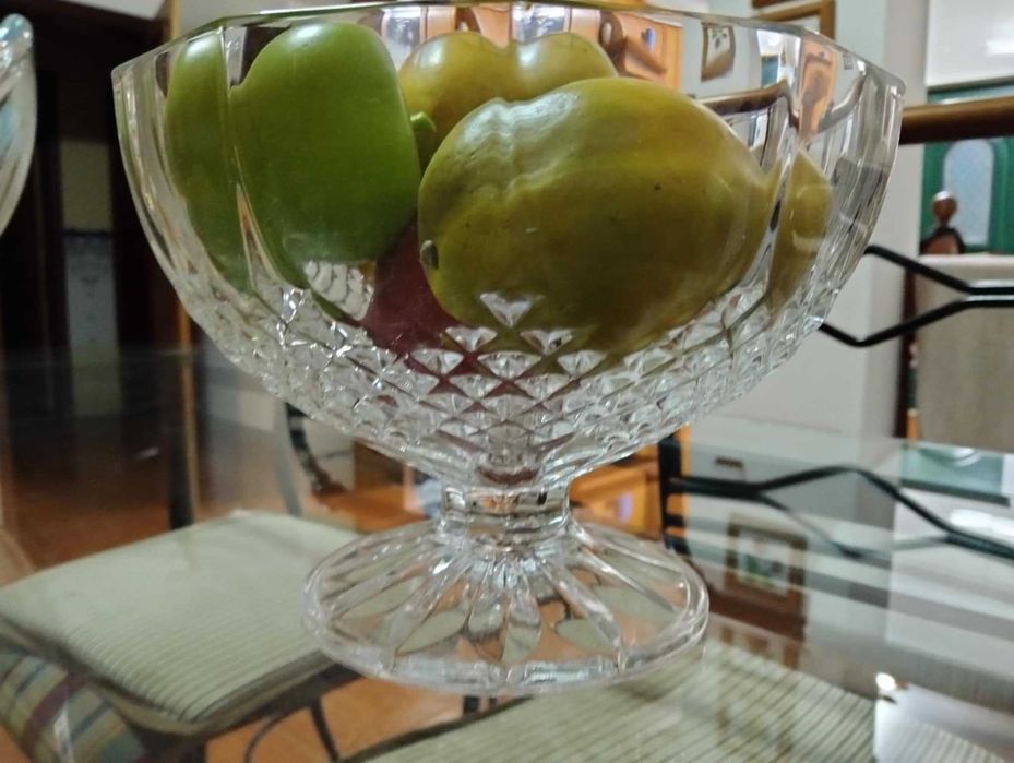 Vendo fruteira com fruta