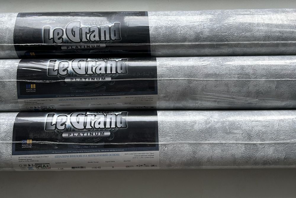 Шпалери в кількості 3 рулона