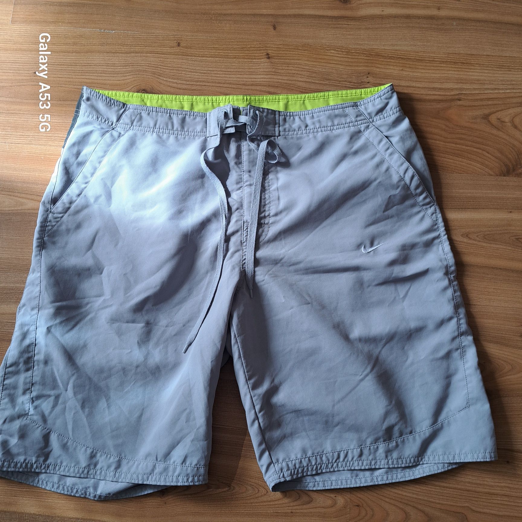 Krotkie spodenki nike xl