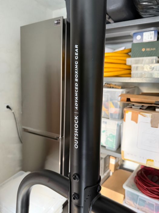 Conjunto Completo de Boxe- saco e suporte. Como novo.