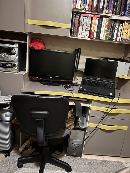 Meblościanka młodzieżowa z biurkiem i szafą - stan bardzo dobry