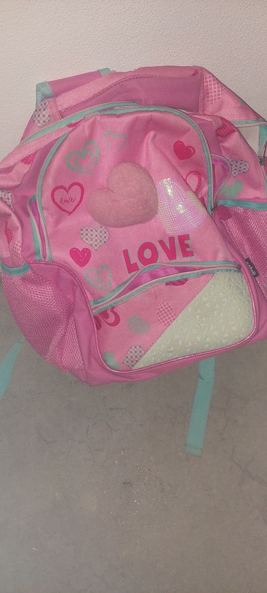 Mochila rosa coração