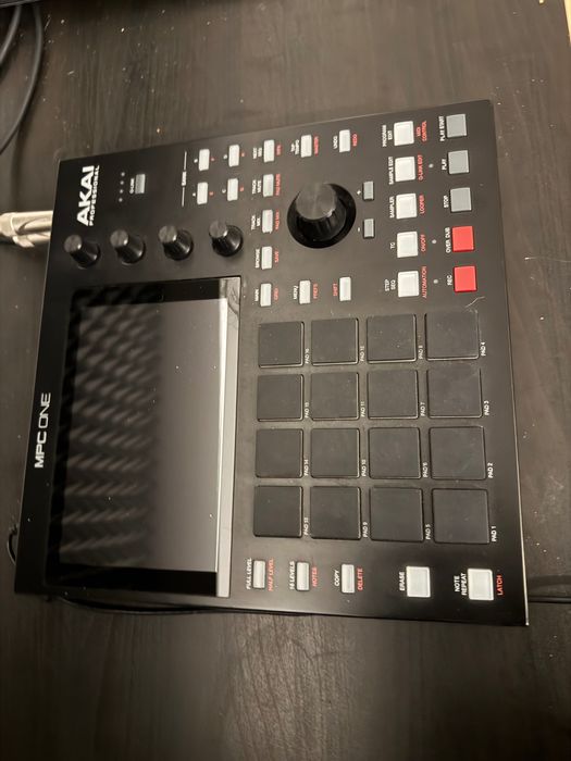 AKAI MPC ONE - bom estado