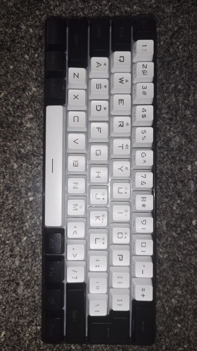 Teclado gamer RGB com fio