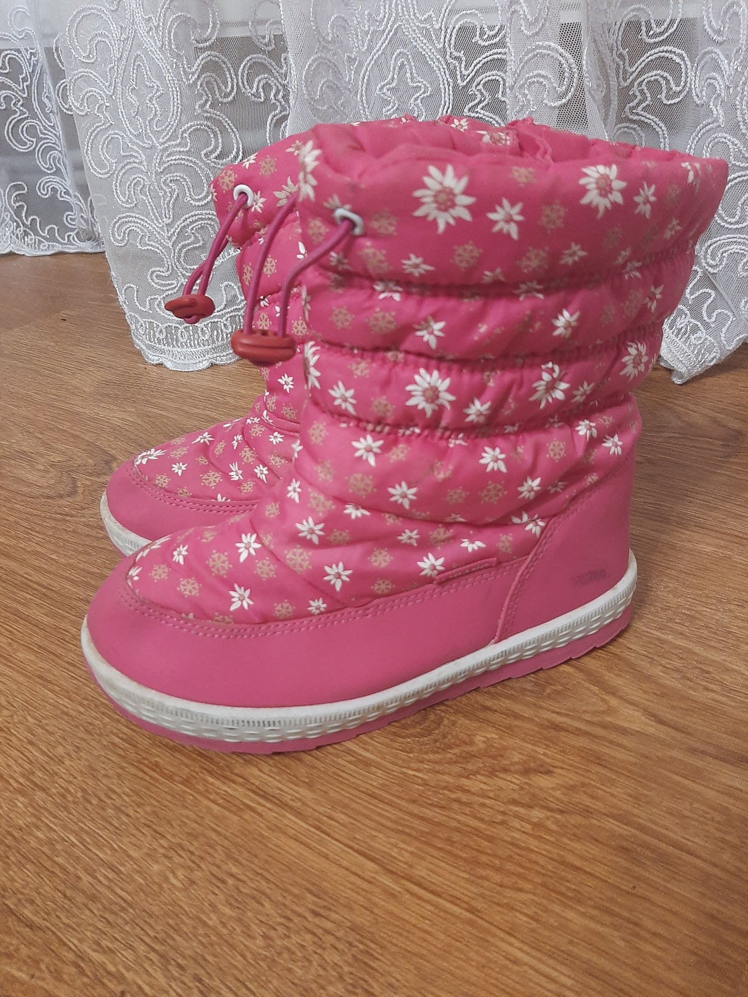 Зимове взуття для дівчинки