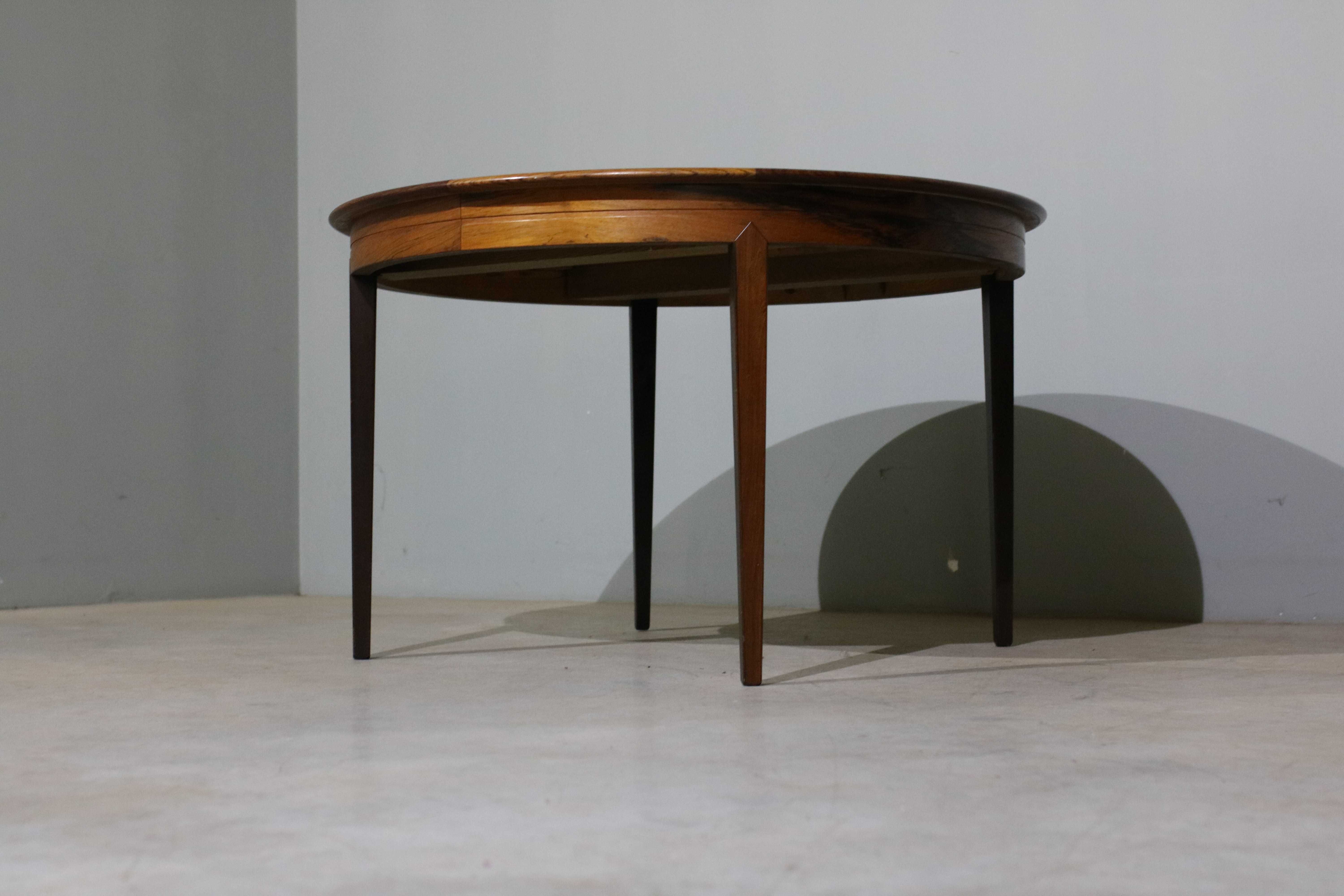 Mesa de jantar dinamarquesa da década de 60 em pau santo | Mid-Century