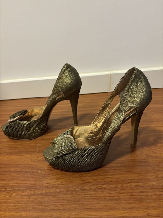 Botas e sandálias luxo várias