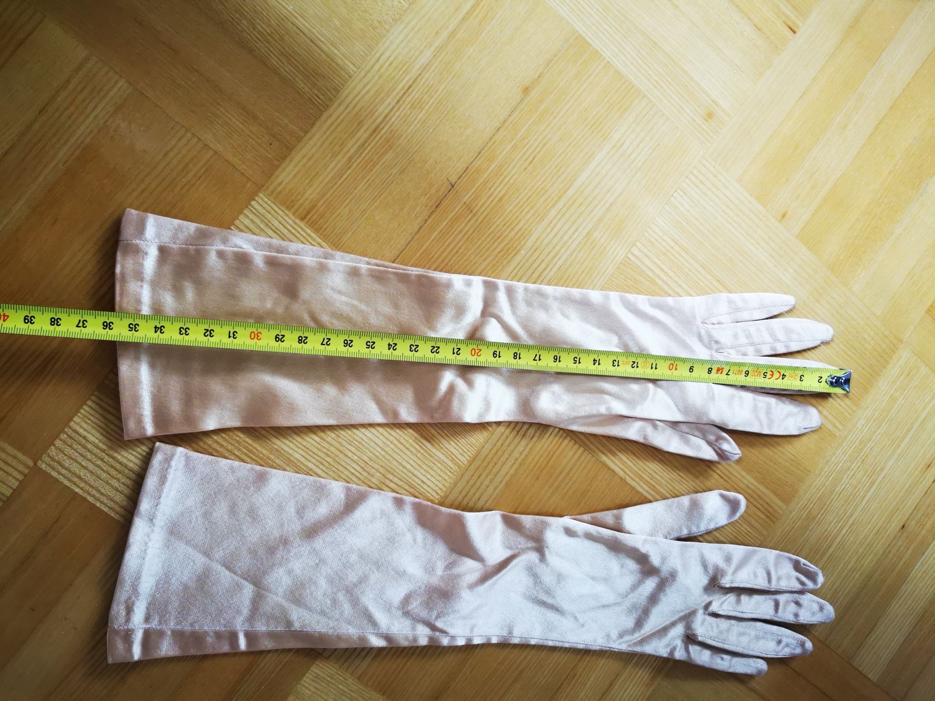 Rękawiczki długie ozdobne atłasowe beżowe