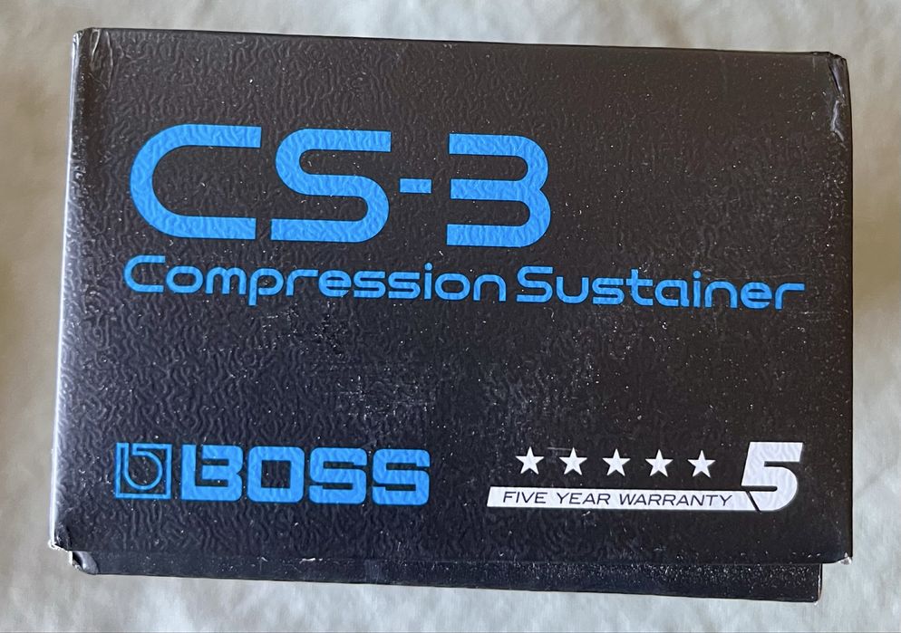 Pedal BOSS CS-3 e Fonte de Alimentação