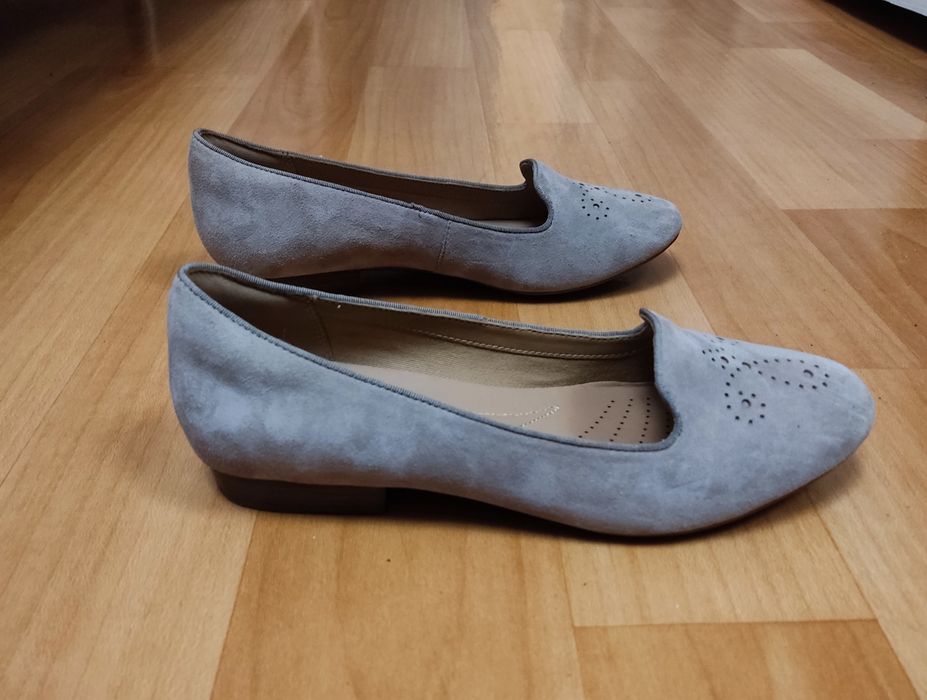 Демисезонные женские туфли лоферы Clarks.