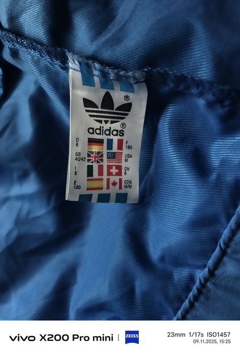 Продам винтажную витровтку adidas
