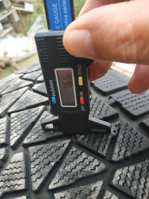 Резина зимова Bridgestone Blizzak DM-V2 285\50 R20