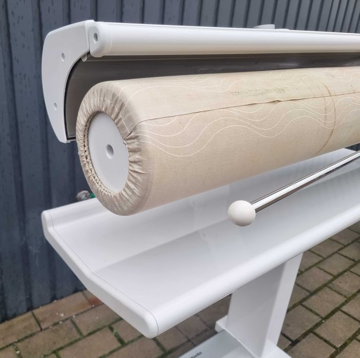 Urządzenie do prasowania, magiel Miele B 995 D z funkcją pary,składany