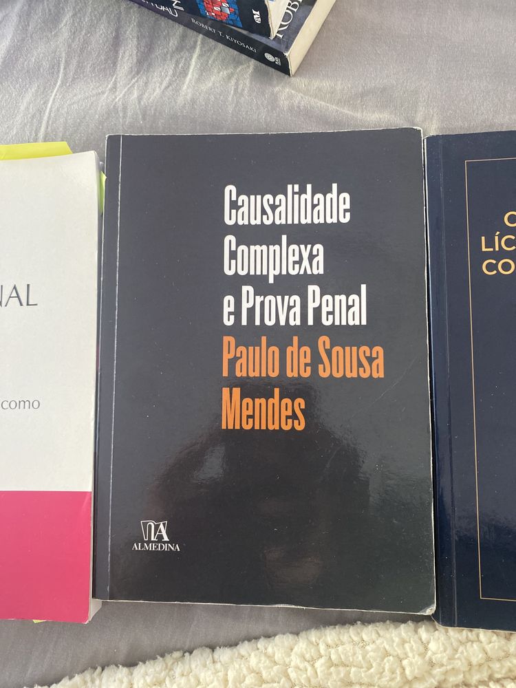 Tres livros sobre DIREITO