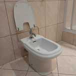 Bidet ROCA z baterią oraz deską.