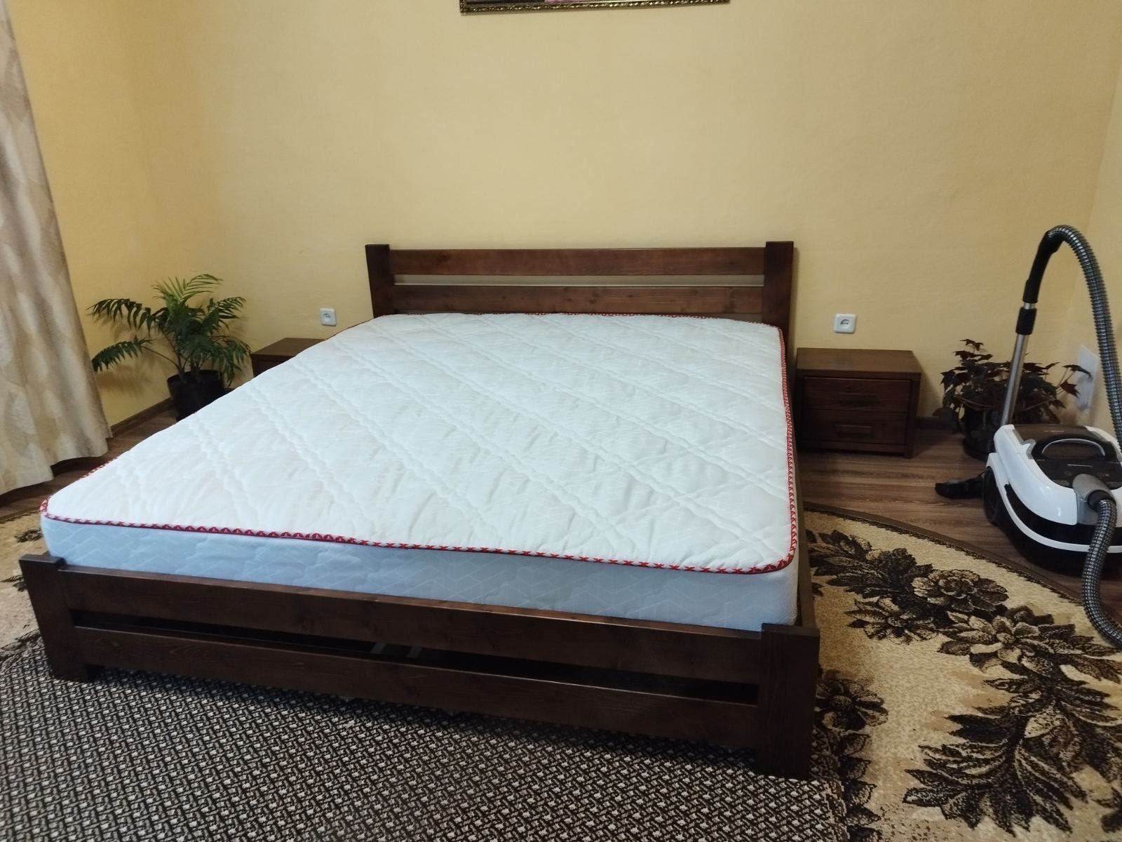 Ліжко з натурального дерева, двохспальне