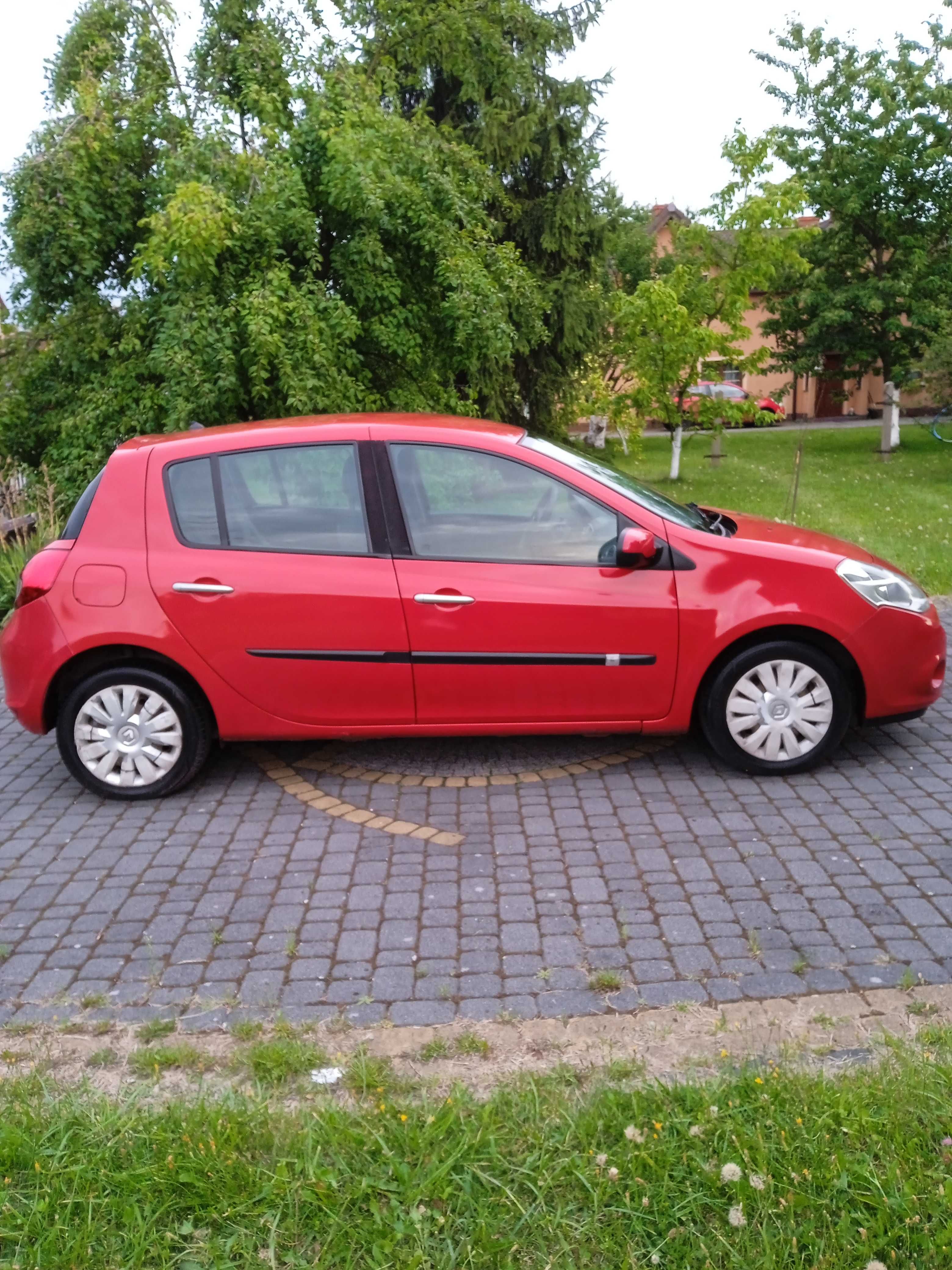 Renault  Clio  1,2 benzyna  2009