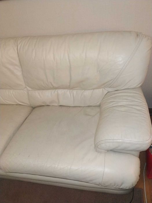 Sofá Branco para 3 pessoas em excelente estado