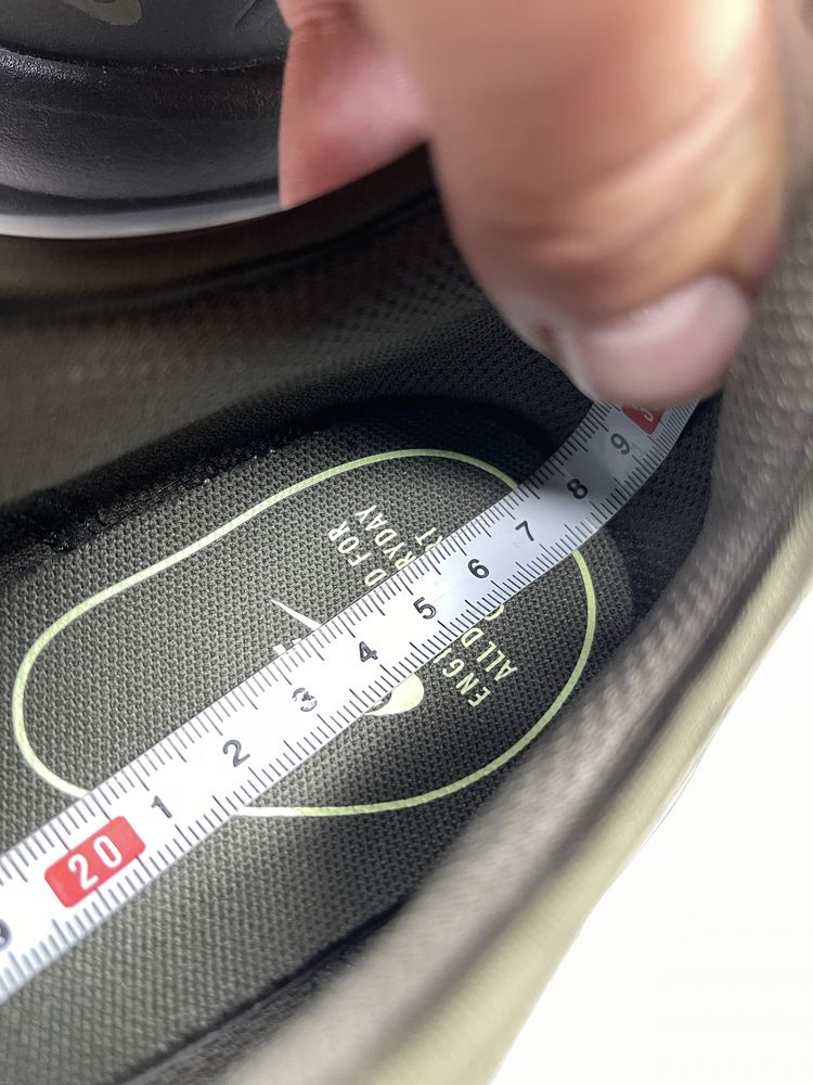 Срочно Продам Крутые хаки кроссовки Nike air max axis оригинал