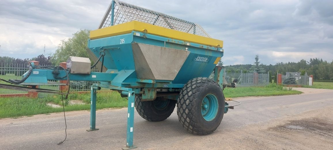 Rozsiewacz nawozu wapna solarka piaskarka 10 ton