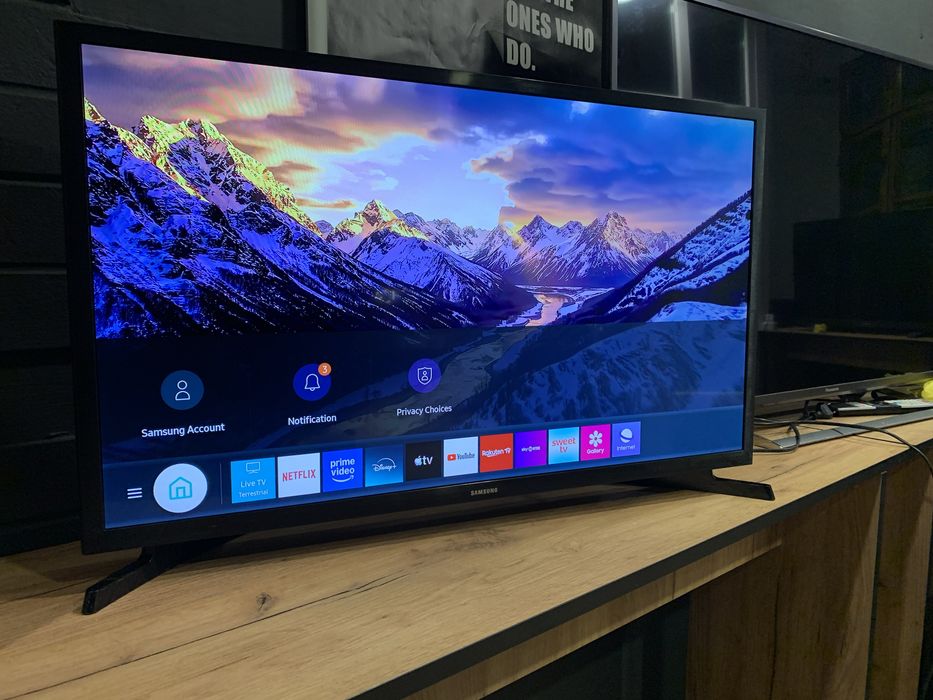 Телевізор samsung 32 smart tv + кріплення на стіну