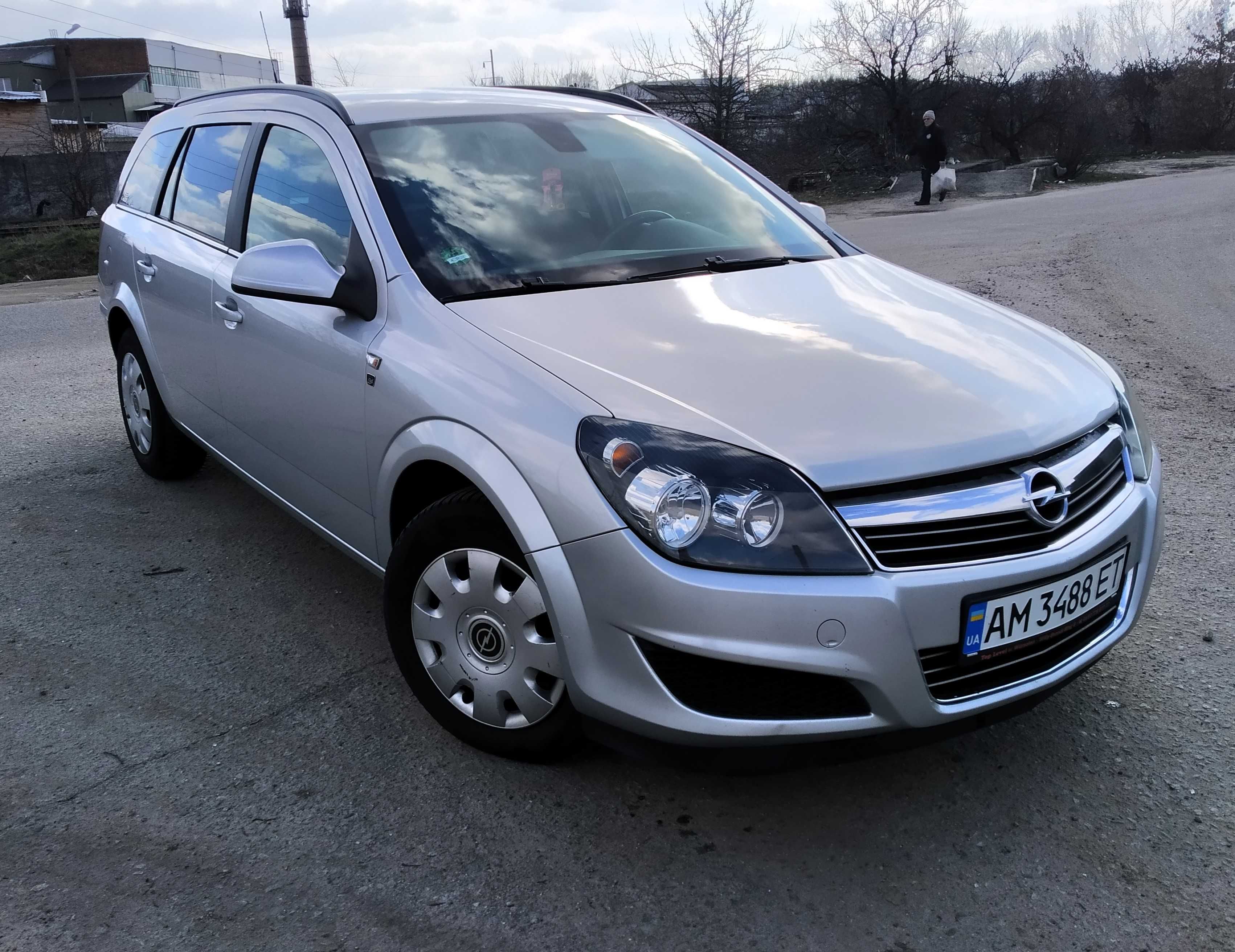 Opel Astra Н  2010 рік