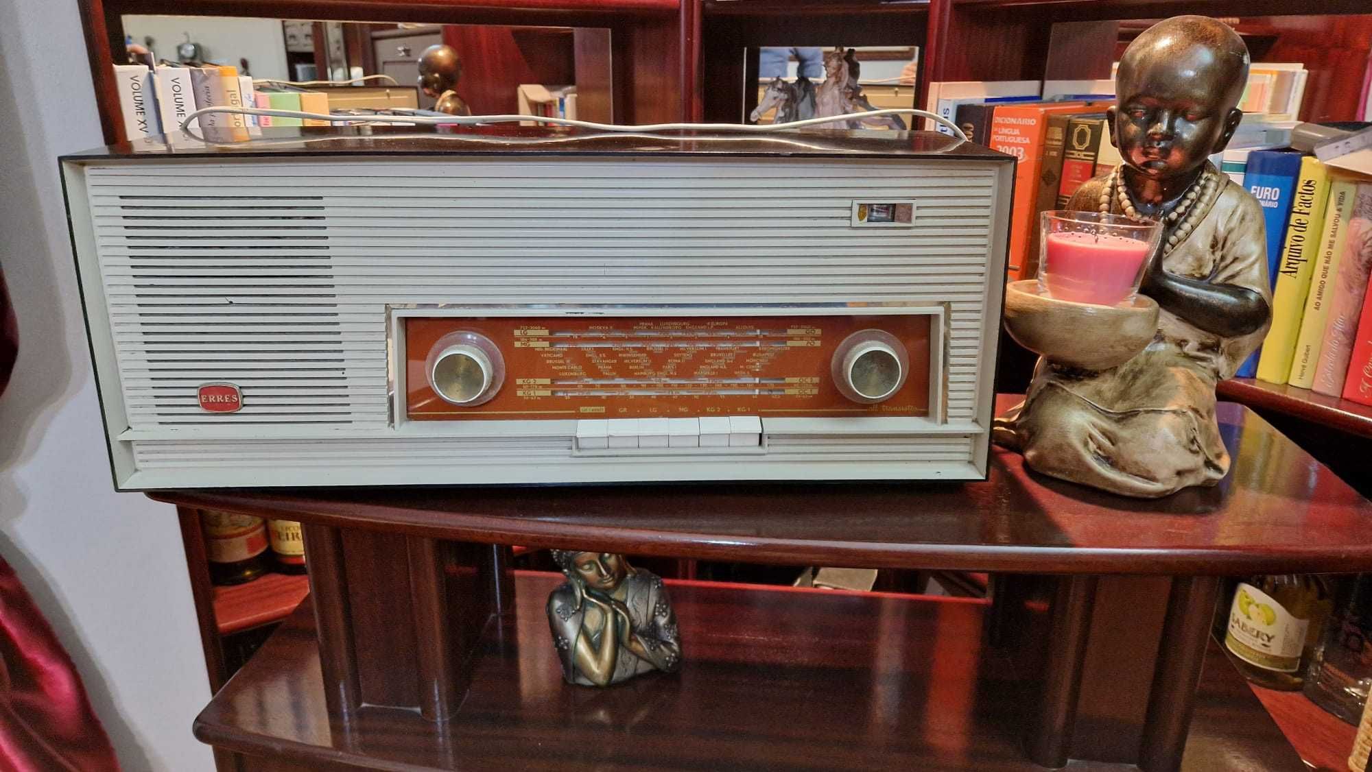 Rádio dos ANOS 60.