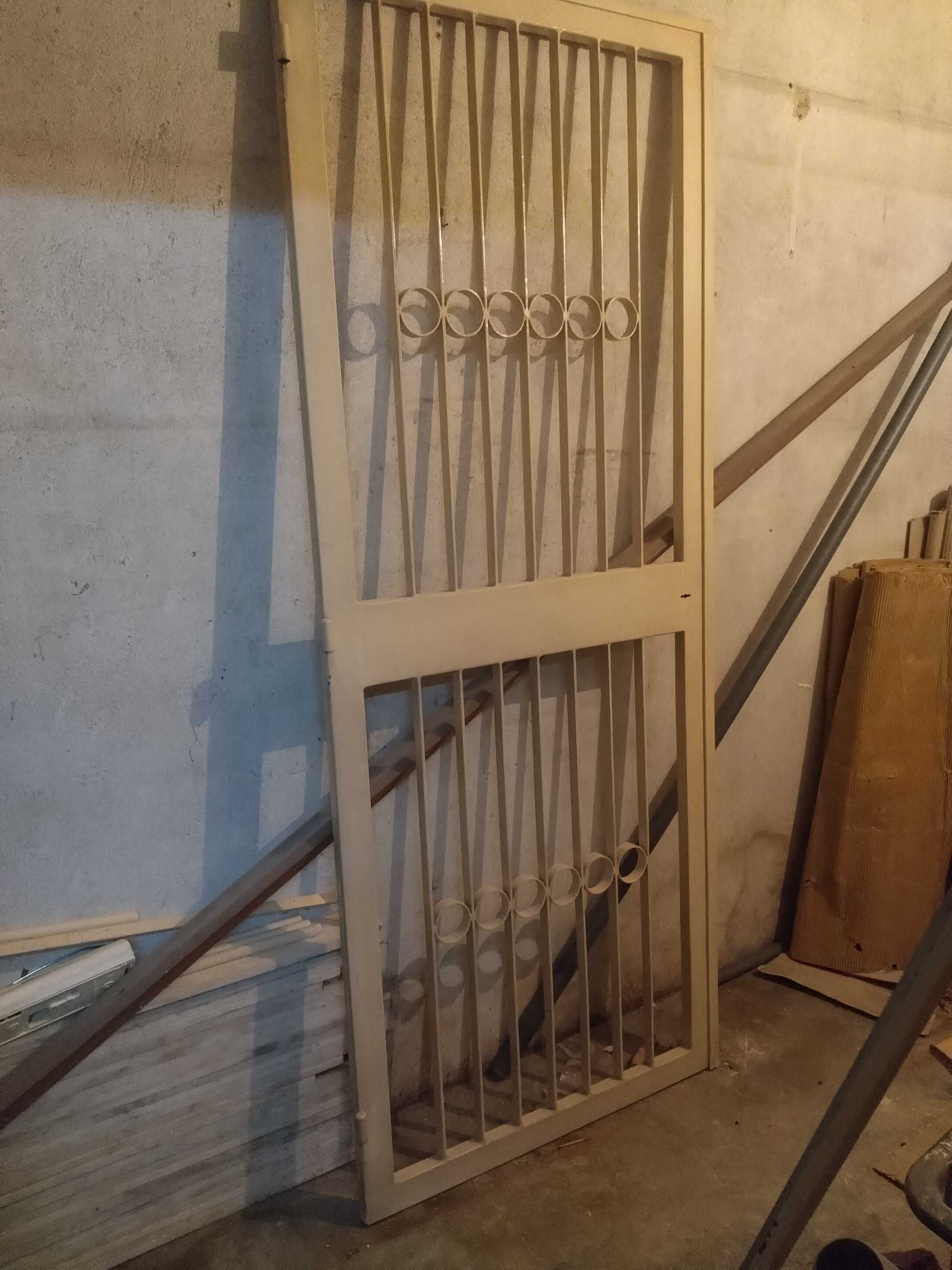 Porta  em  ferro