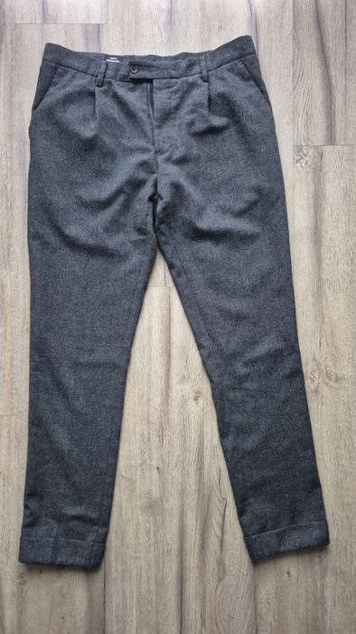 Mads nørgaard spodnie 50
Wełna I poliester 
Normalne ślady użytkowania