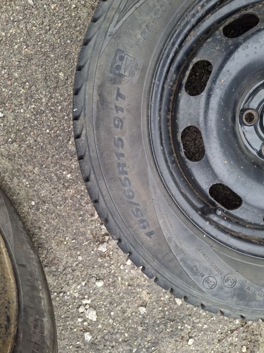 Продам зимнюю резину 195/65r15