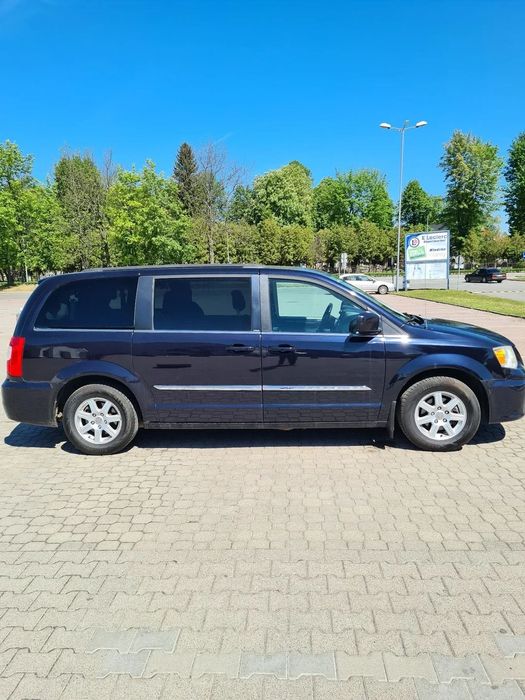 Chrysler Town & Country stan dobry , nowy akumulator