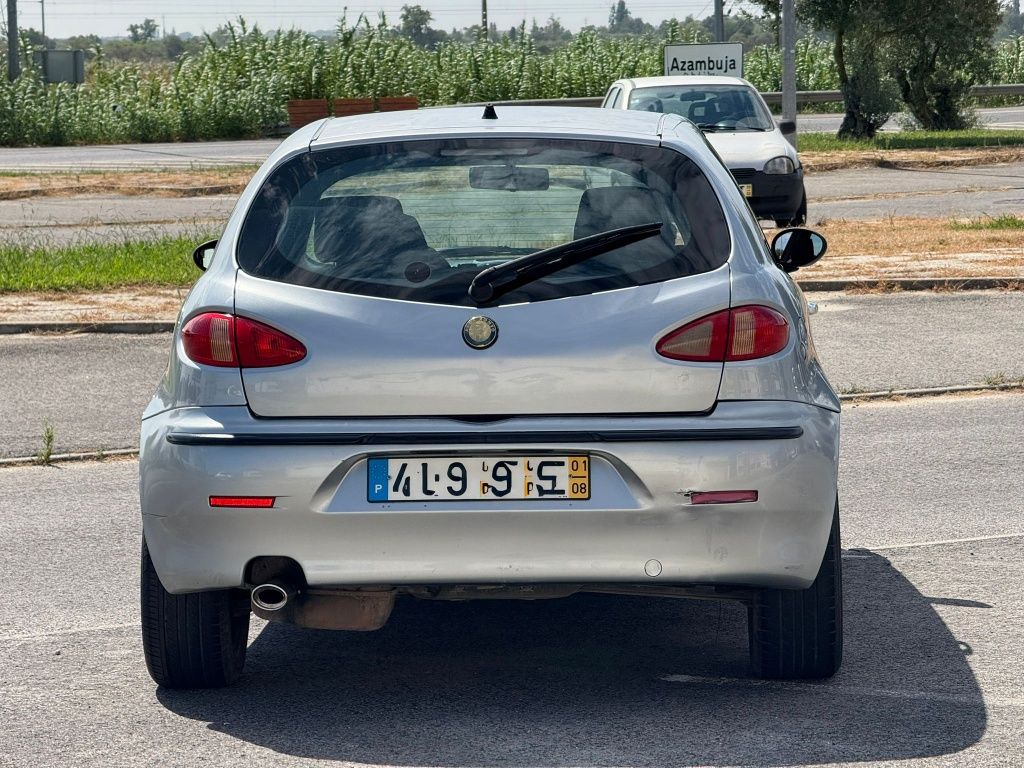 Alfa Romeo 147 1.6 TwinSpark 2001 em bom estado