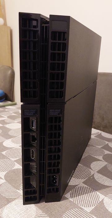 Sony PlayStation 4 Slim 500GB+Comando Nacon+4 jogos com caixa original