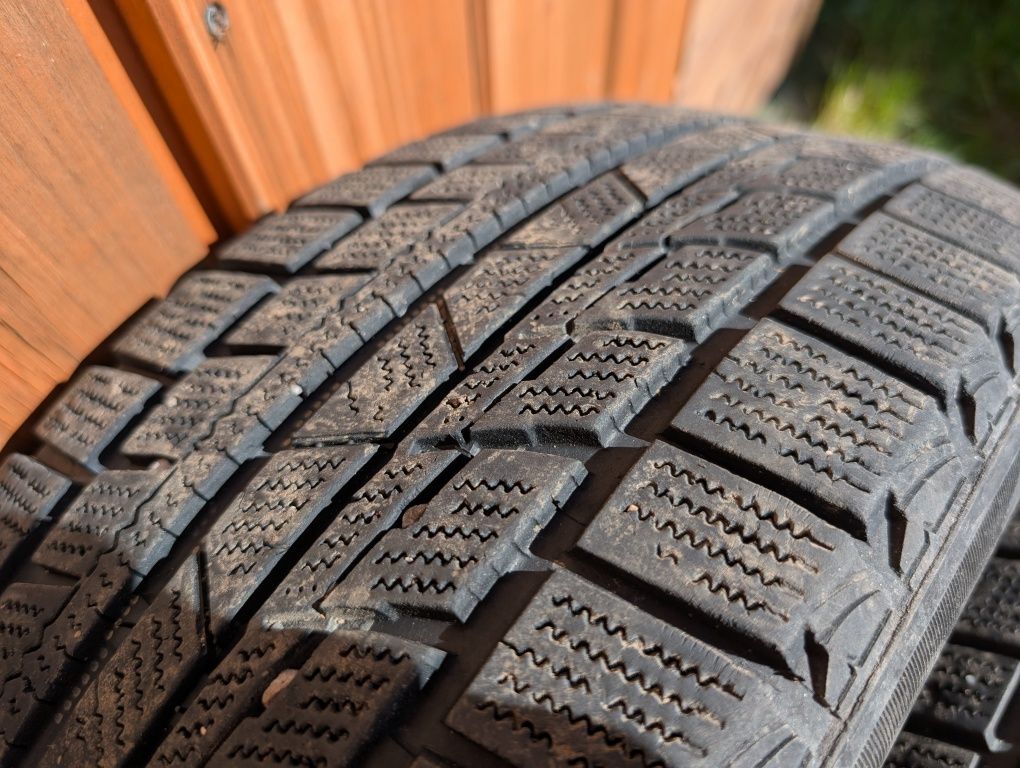 Opony zimowe Firemax FM805+ 205/55 R16