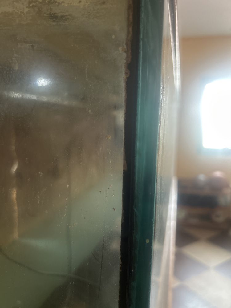 Akwarium 800 l z dębową szafką pod wymiar i osprzętem.