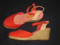 Buty na koturnie czerwone M&S Colection roz. 39