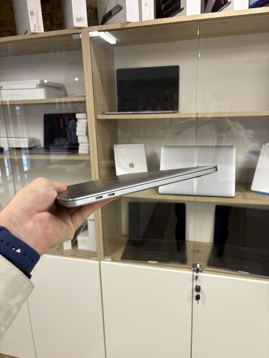 MacBook Pro 13” 2019 — Space Gray — i7 / 16GB / 512GB — Батарея: 100%