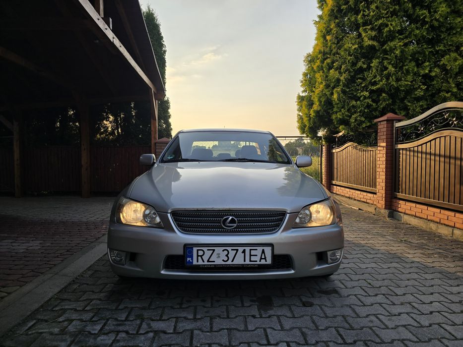 Lexus IS200  hak (rezerwacja do 19.10.2025)