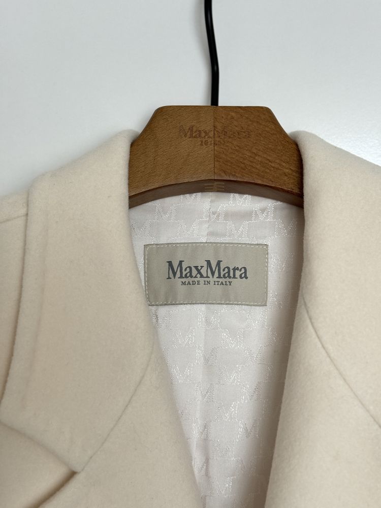 Молочное пальто Max Mara