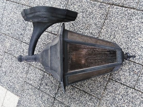 Lampa zewnętrzna.