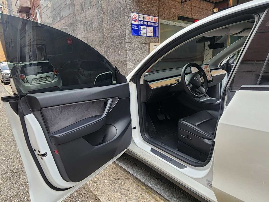 Tesla Model Y 2021 року