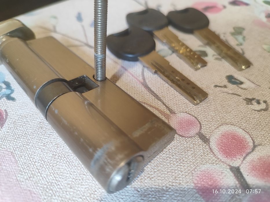 Сердцевина замка и три ключа