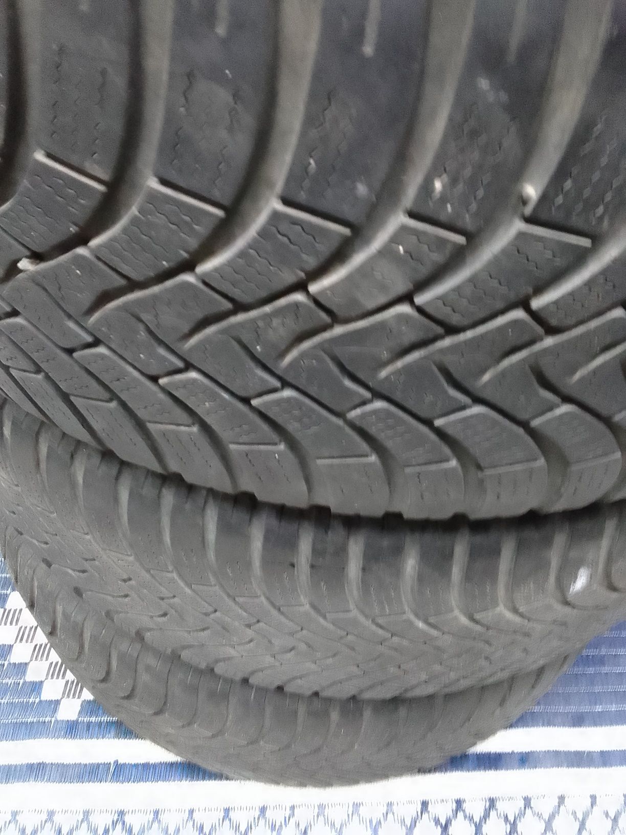 Cena za 4 Opony zimowe 235/50r17 FALKEN