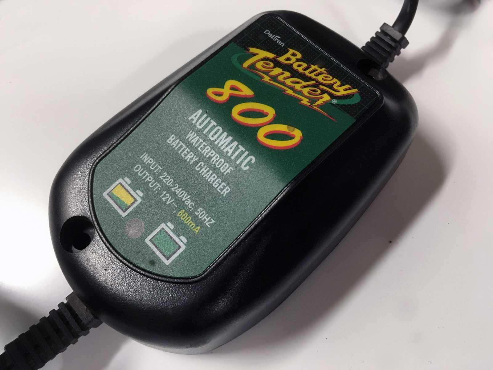 Ładowarka akumulatorów motocyklowych  12/V880mA