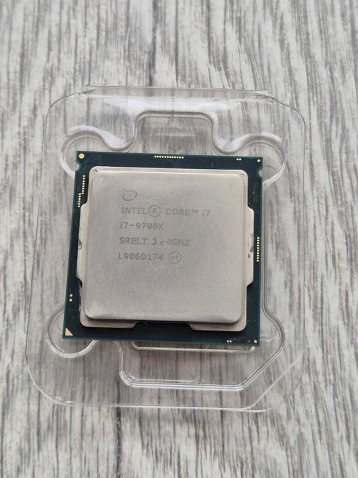 s1151v2 процесор Intel Core i7-9700K 8ядер 4.9GHz з графікою. Trade-in
