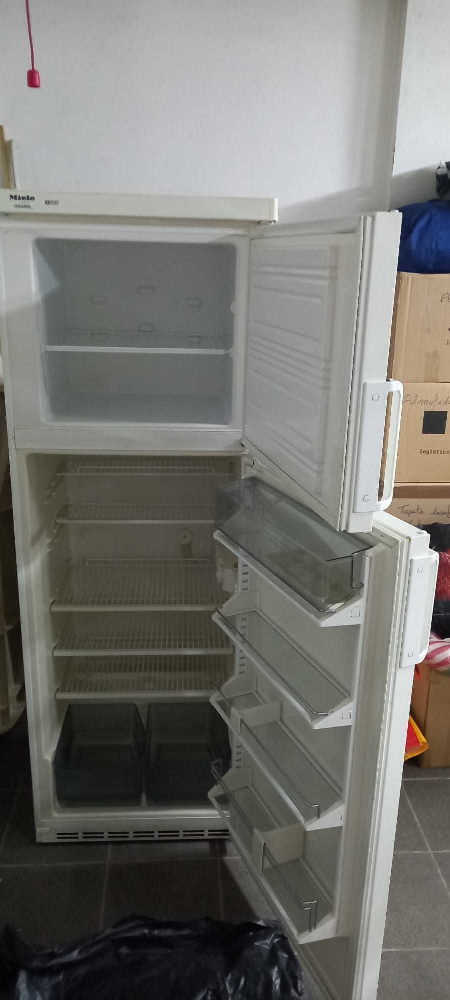 Frigorífico com Congelador Miele